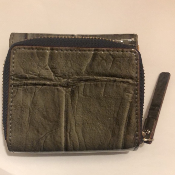 Kate Spade New York Croc Embossed Patent Leather Wallet Trifold ID Coin Bill CC - Picture 2 of 10